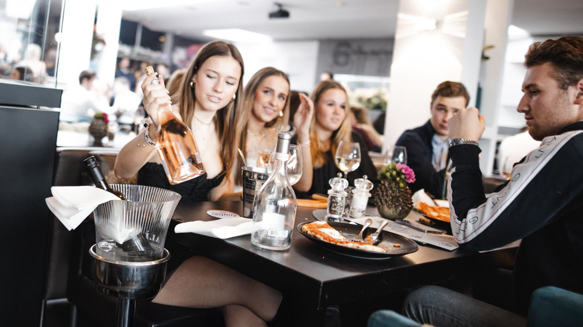 SUNDAY FUNDAY @ 6 SINNE HANNOVER