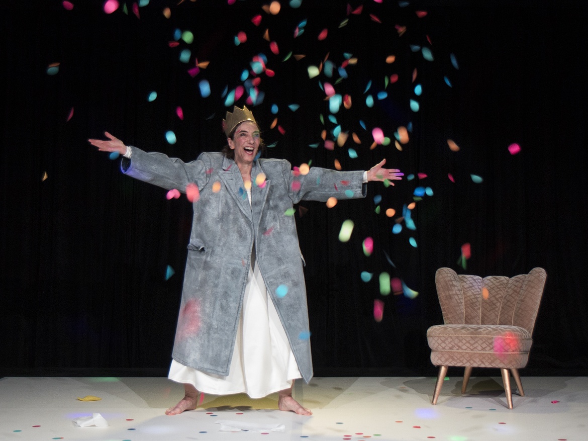 schauSpielPlatz |Theater Feuer und Flamme: Die Königin der Farben