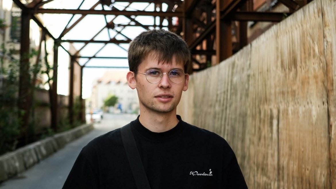 Lesung mit Jakob Springfeld  „Unter Nazis. Jung, ostdeutsch, gegen Rechts.“ - Semestereröffnung der VHS Detmold-Lemgo