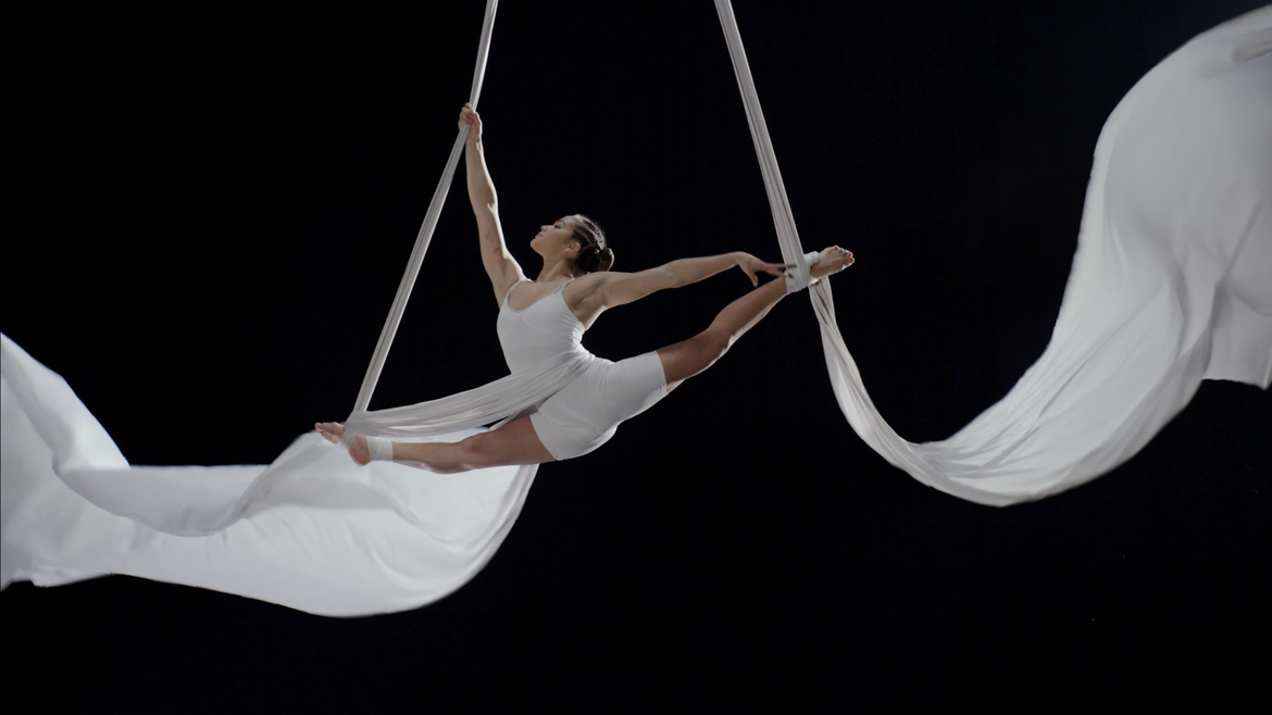 Tamia Šeme - AERIAL SILKS & AERIAL HOOP