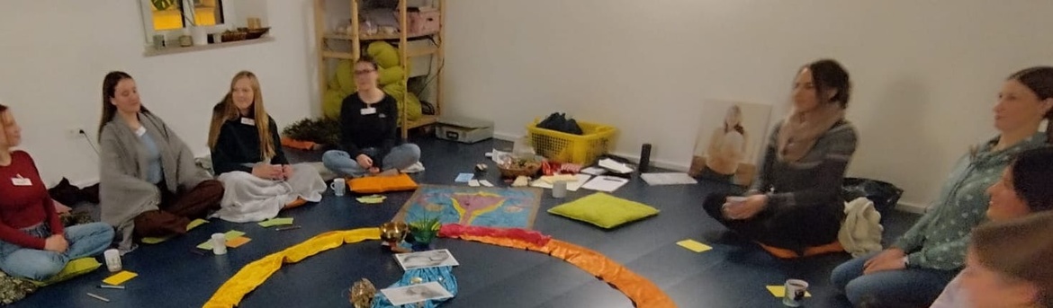 Frauenzirkel / Zyklus Reise - den eigenen Körper auf eine neue und kreative Weise kennenlernen