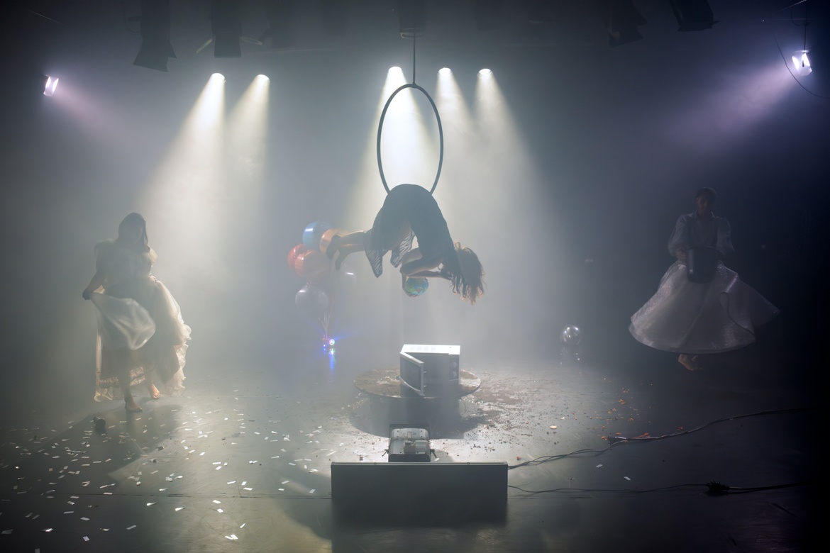 [mostly] harmless: ENDE SCHLUCKT ALLES - Eine Untersuchung über den Untergang