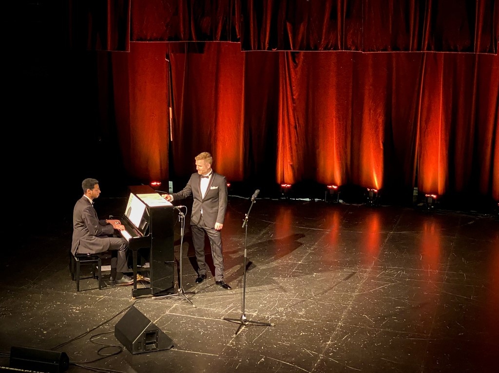 MARCO LINKE „Kein Schwein ruft mich an“ Marco Linke singt Lieder von den Comedian Harmonists bis Max Raabe