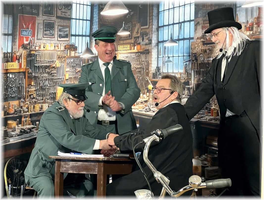 Mundartabend: Tratsch an der Zapfsäule