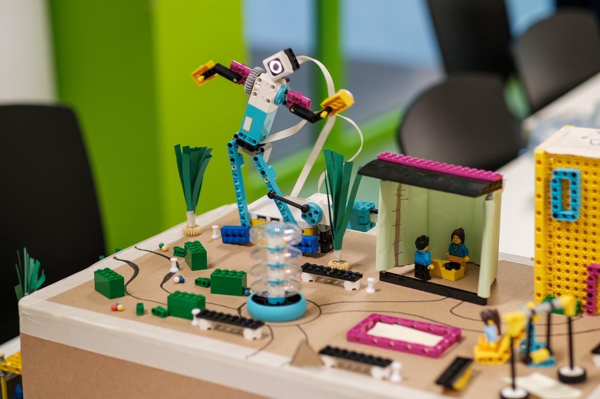 Robotik-Abenteuer für junge Tüftler:innen - Baue deinen eigenen Roboter!