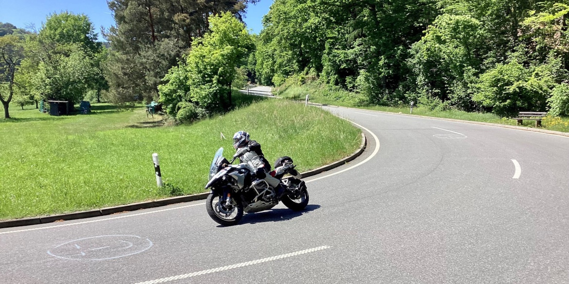 Dein Weg zur souveränen Kurvenfahrt