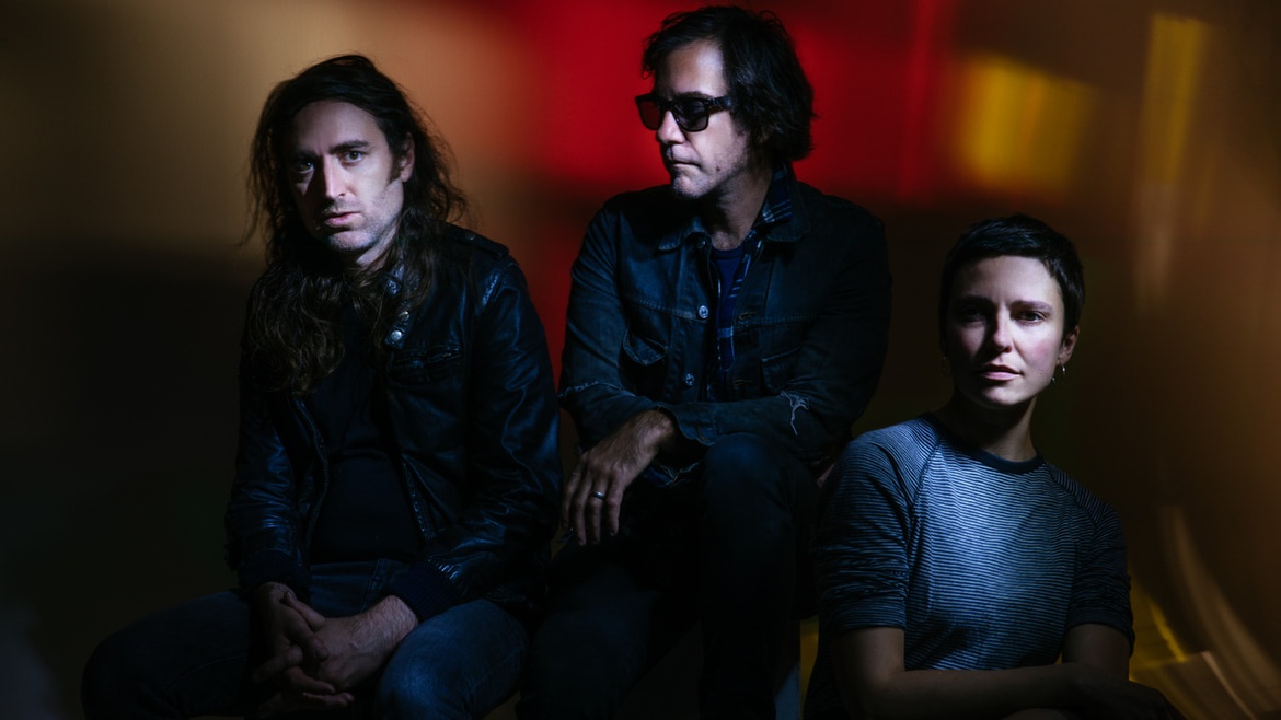 A Place To Bury Strangers + Maquina